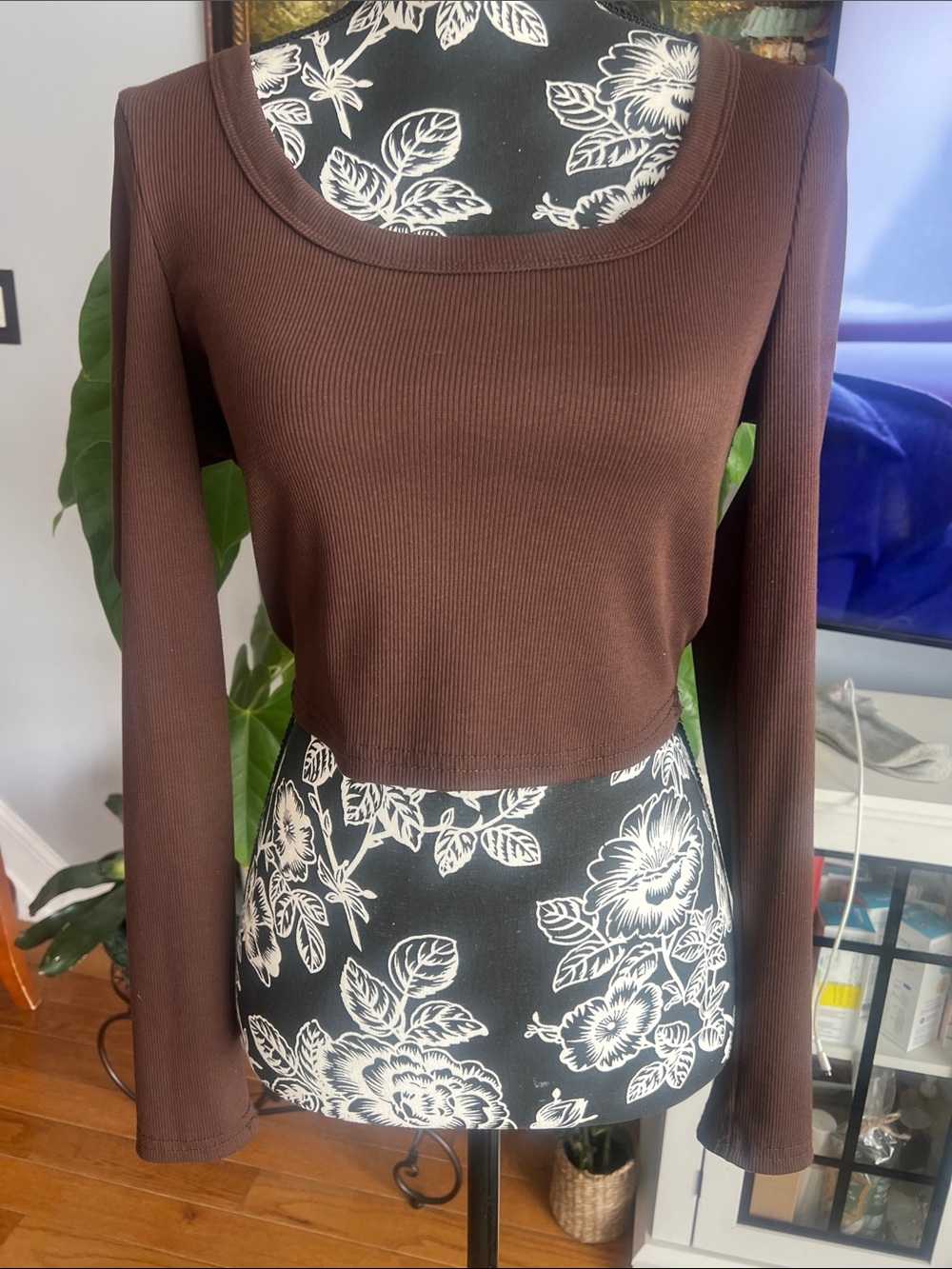 Ribbed Long Sleeve Crop Top in Chocolate Brown